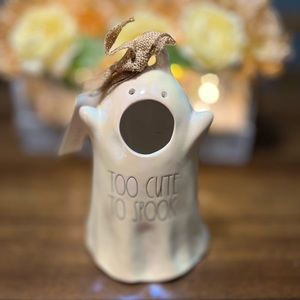 RAE DUNN
Too Cute To Spook Luster Ghost Birdhouse
Color:  Luster White 5w x 8”h